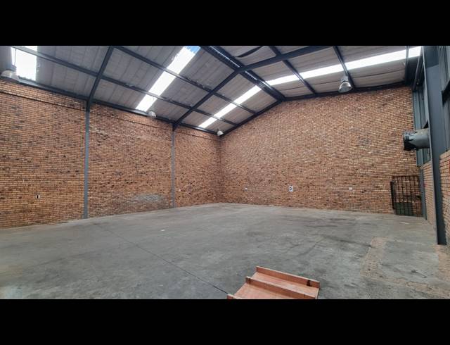 322M² WAREHOUSE TO LET IN BARTLETT